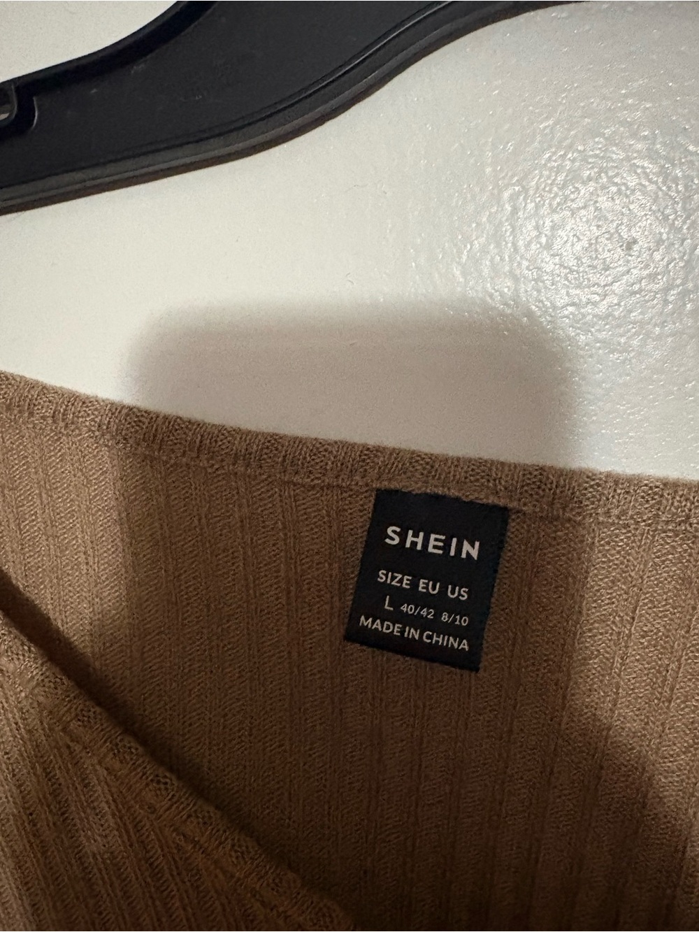 Women's Ribbed V-Neck Cropped Sweater - Taupe - Picture 3 of 3